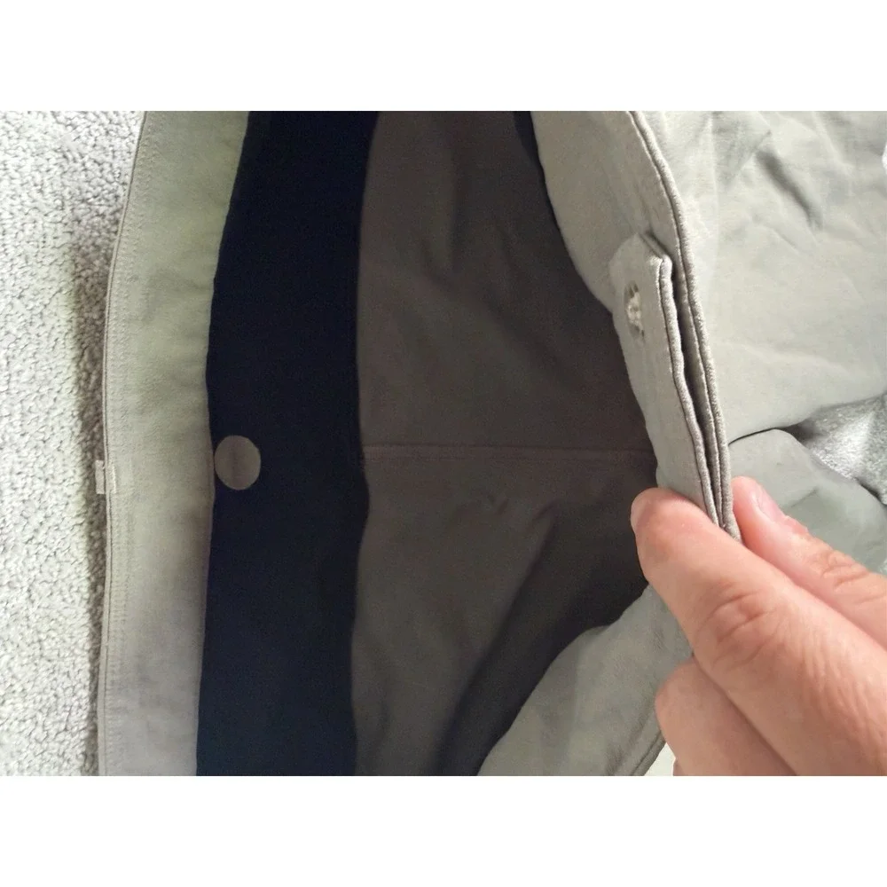 Lululemon Shorts Men's 34 Gray Black Stretch Casual Golf Stretch 10